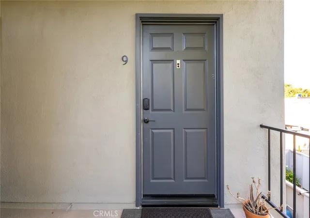 3rd image of 6041 Fountain Park St #9, Woodland Hills, CA 91367 | MLS# SR26080591