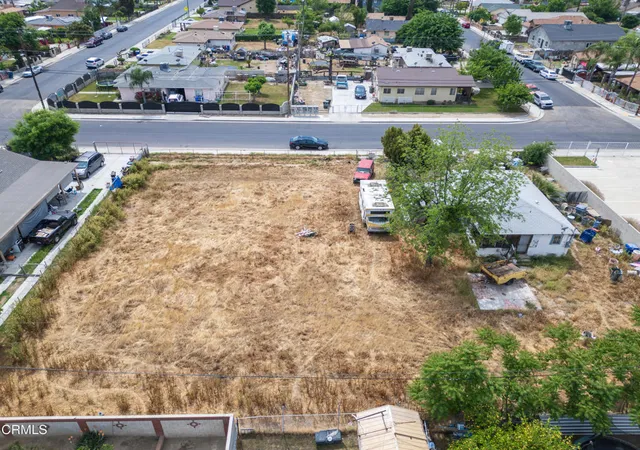1st image of 628 E 3rd St, Bakersfield, CA 93307 | MLS# V1-35813