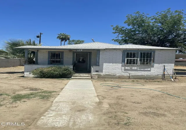 2nd image of 628 E 3rd St, Bakersfield, CA 93307 | MLS# V1-35813