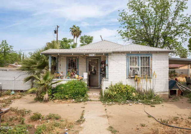 3rd image of 628 E 3Rd St, Bakersfield, CA 93307 | MLS# V1-35813