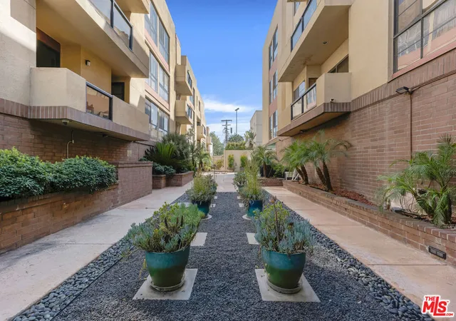 Homes for sale in Beverly Hills, CA | 235 S Tower Drive, Beverly Hills, CA 90211 | Houzeo