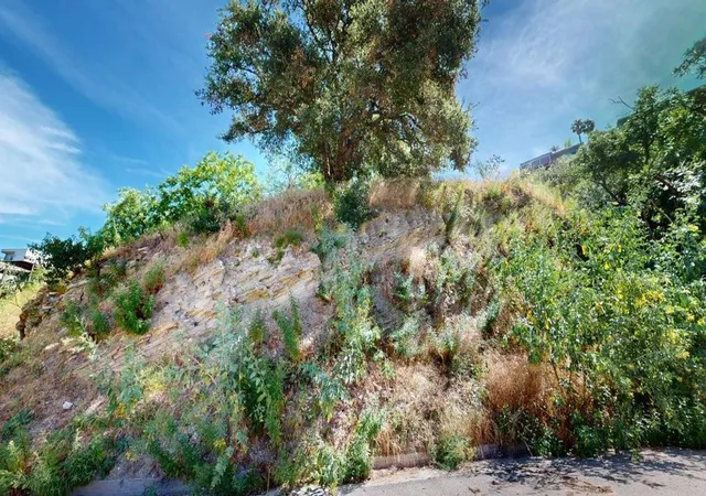 Photo 3 of Land for sale at 3810 Knobhill Dr, Sherman Oaks, CA 91423 | MLS# 219146455DA | Listing updated on 2026-04-15