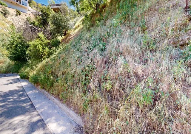 Photo 4 of Land for sale at 3810 Knobhill Dr, Sherman Oaks, CA 91423 | MLS# 219146455DA | Listing updated on 2026-04-15