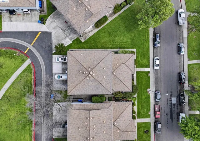 Listing Photo 3 - Condo for sale in building located at 1494 Del Rio Cir, Concord, CA 94518 - Unit #D