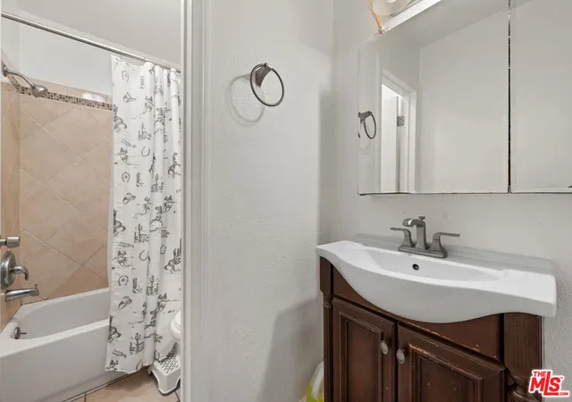 2nd image of 550 W Regent St, Inglewood, CA 90301