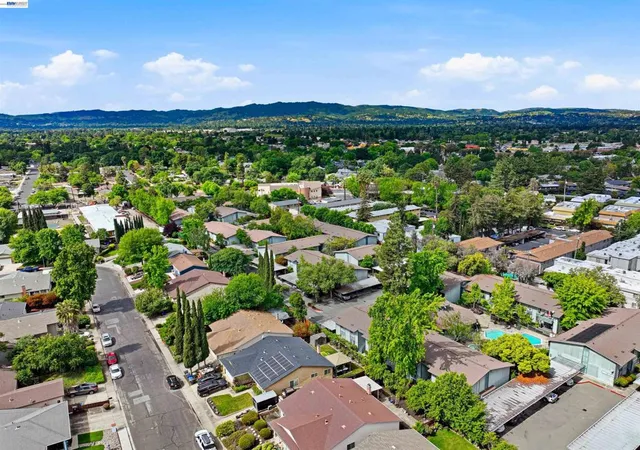 Homes for sale in Concord, CA | 1036 Oak Grove Rd, Concord, CA 94518 | Houzeo