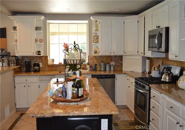 Photo 3 of Sale Pending at 2215 N Euclid, Upland, CA 91784 | MLS# IG26081574 | Listing updated on 2026-09-30