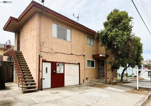33rd image of 7401 Hillside St, Oakland, CA 94605 | MLS# 41131071