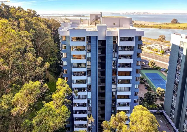 Listing Photo 1 - Condo for sale in building located at 555 Pierce St, Albany, CA 94706 - Unit #520