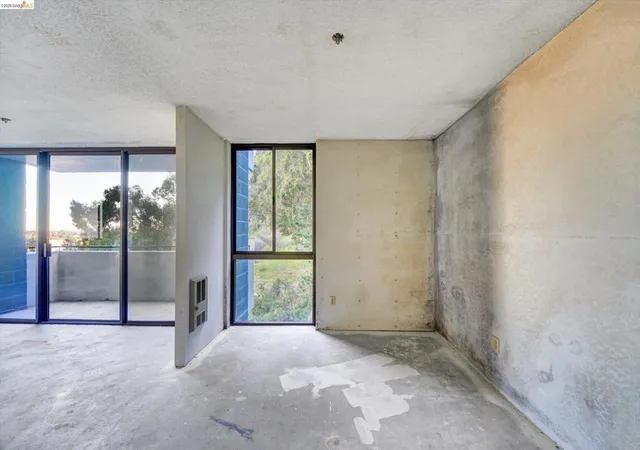 Listing Photo 5 - Condo for sale in building located at 555 Pierce St, Albany, CA 94706 - Unit #520