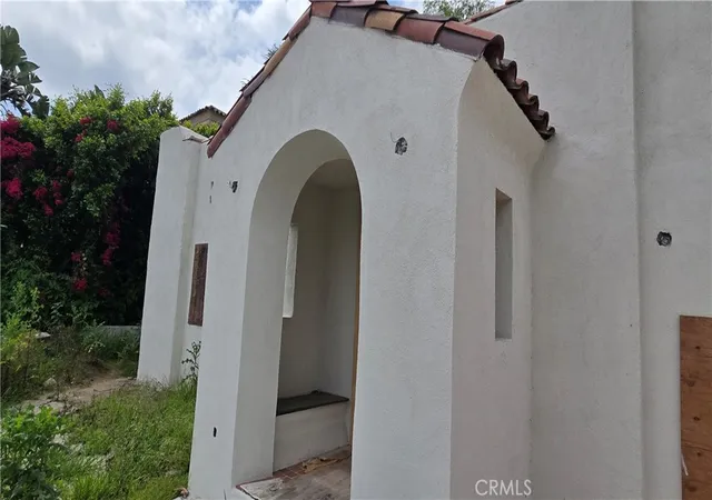 1st image of 2680 Ivan Hill, Los Angeles, CA 90039 | MLS# DW26079836