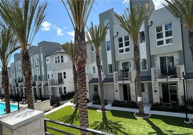 Townhouse for sale at 1314 W Bushell St, Anaheim, CA 92805 | MLS# OC26080696