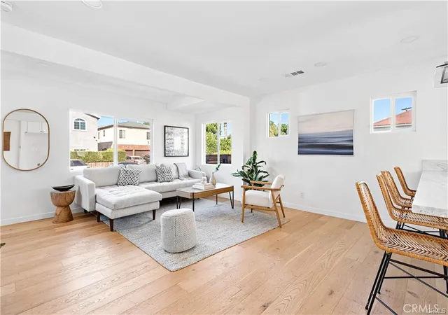 Listing Photo 4 - Condo for sale in building located at 1630 S Ridgeley, Los Angeles, CA 90019