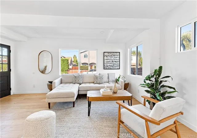 Listing Photo 5 - Condo for sale in building located at 1630 S Ridgeley, Los Angeles, CA 90019