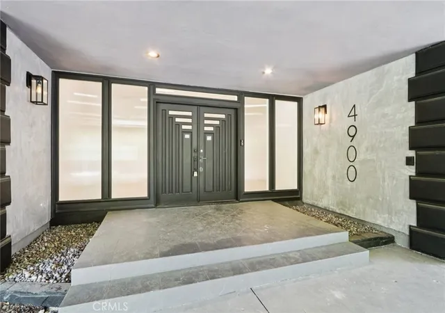 Photo 1 of Single family home for sale at 4900 Queen Victoria, Woodland Hills, CA 91364 | MLS# DW26081920 | Listing updated on 2026-09-25