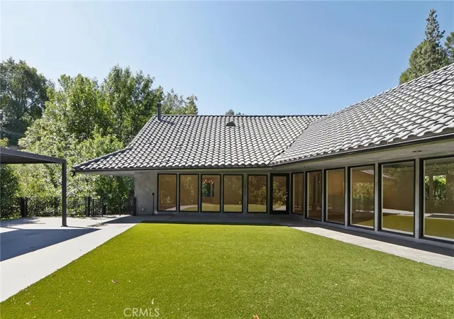 Photo 3 of Single family home for sale at 4900 Queen Victoria, Woodland Hills, CA 91364 | MLS# DW26081920 | Listing updated on 2026-09-25