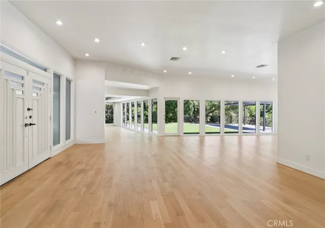 Photo 4 of Single family home for sale at 4900 Queen Victoria, Woodland Hills, CA 91364 | MLS# DW26081920 | Listing updated on 2026-09-25