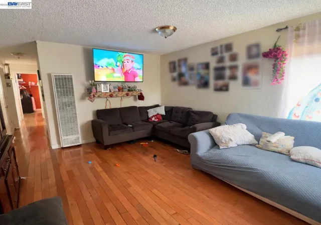 2nd image of 634 8th St, Richmond, CA 94801 | MLS# 41131127