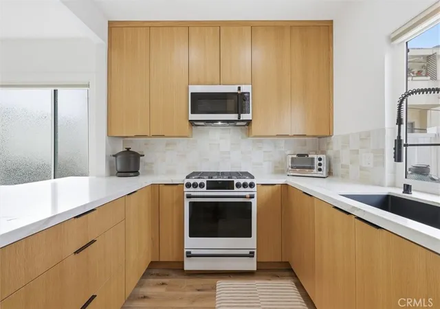 1st image of 11936 Gorham, Los Angeles, CA 90049 | MLS# SB26081026