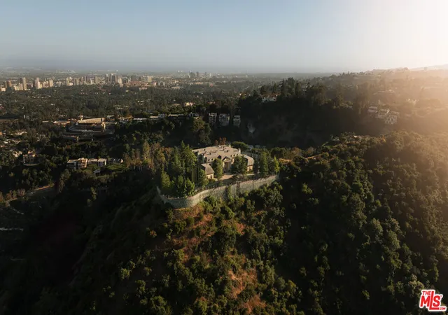 Photo 3 of Single family home for sale at 1420 Davies Dr, Beverly Hills, CA 90210 | MLS# 26735601 | Listing updated on 2026-09-28