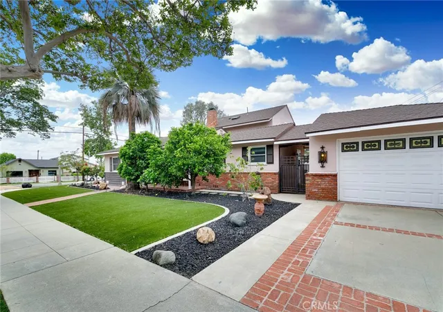 Photo 2 of Single family home for sale at 307 11th, Azusa, CA 91702 | MLS# WS26065109 | Listing updated on 2026-09-05
