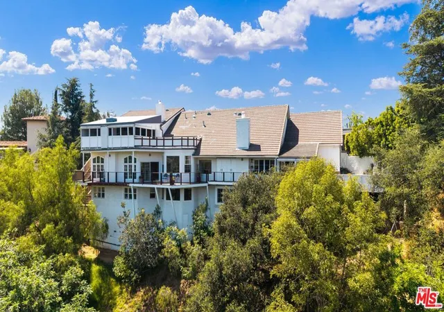 3rd image of 2312 Kimridge Rd, Beverly Hills, CA 90210 | MLS# 26721761