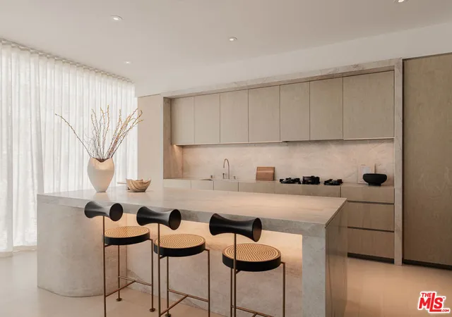 4th image of 9200 Wilshire Blvd, Beverly Hills, CA 90212