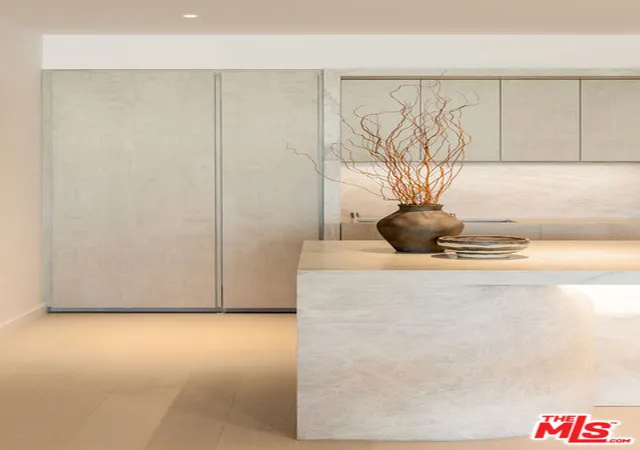 5th image of 9200 Wilshire Blvd, Beverly Hills, CA 90212