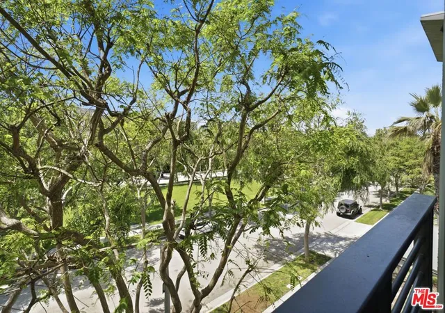 Homes for sale in Playa Vista, CA | 6400 Crescent Pkwy #301, Playa Vista, CA 90094 | MLS# 26731609