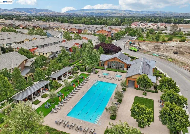 2nd image of 601 Sandalwood Dr, Livermore, CA 94551