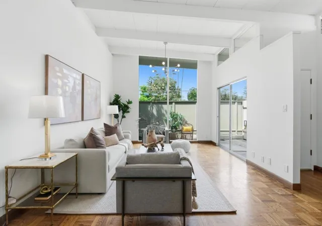 1st image of 3909 Middlefield Rd #F, Palo Alto, CA 94303 | MLS# ML82040455