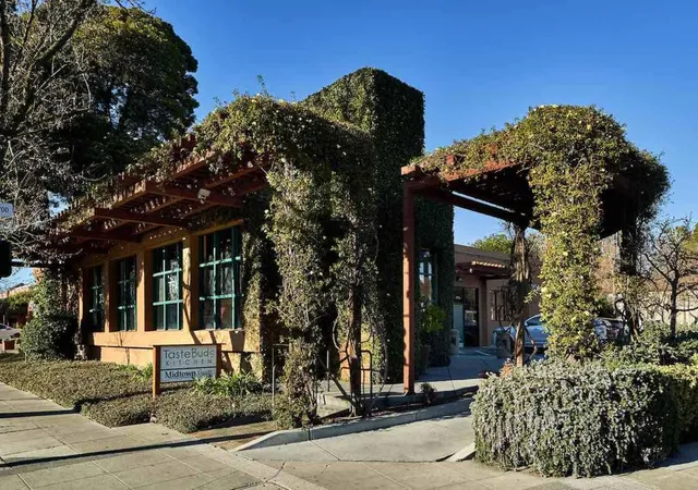 2nd image of 3909 Middlefield Rd, Palo Alto, CA 94303