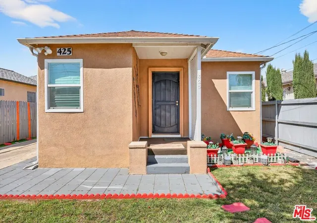 Listing Photo 4 - Condo for sale in building located at 423 E 127th St, Los Angeles, CA 90061