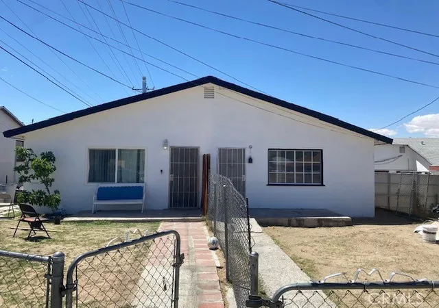 Homes for sale in Barstow, CA | 210 Avenue D, Barstow, CA 92311 | MLS# DW26082794