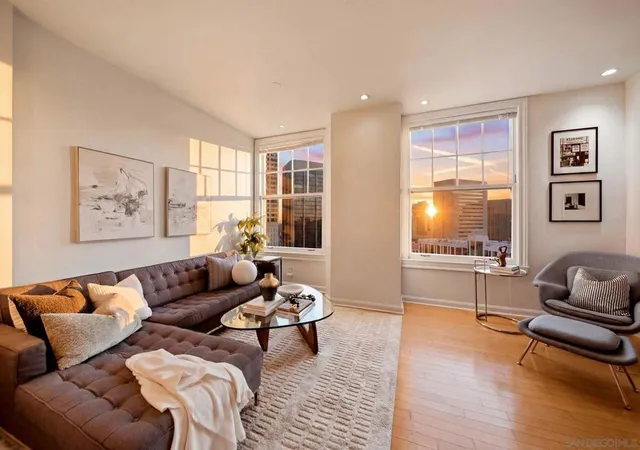 3rd image of 702 Ash, San Diego, CA 92101
