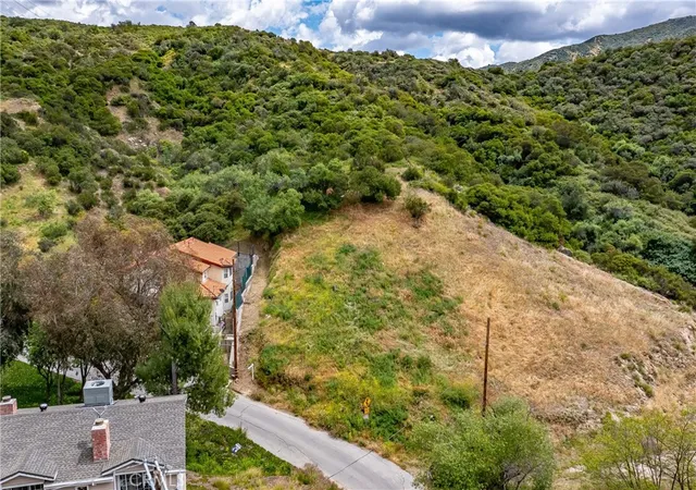 2nd image of 7266 Tranquil Dr, Tujunga, CA 91042 | MLS# IV26081108