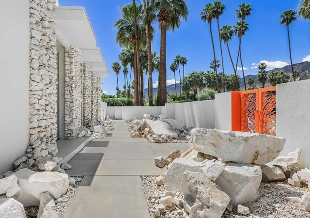 Photo 3 of Single family home for sale at 1190 S Calle De Maria, Palm Springs, CA 92264 | MLS# 219146571PS | Listing updated on 2026-09-25