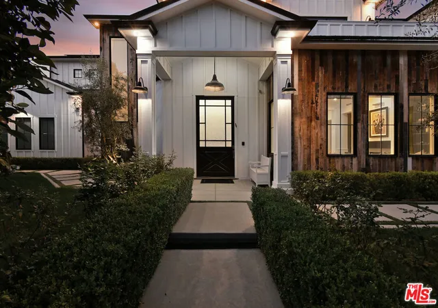 1st image of 17201 Mccormick St, Encino, CA 91316 | MLS# 26718787