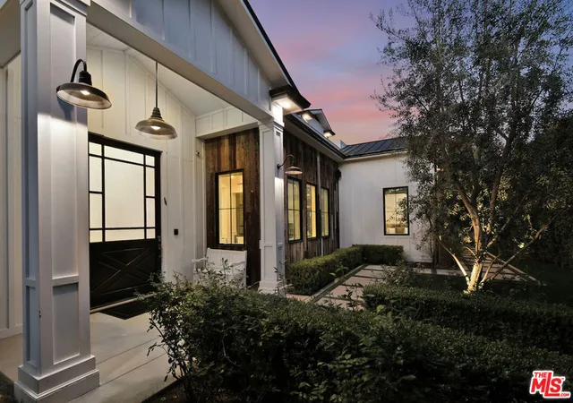 2nd image of 17201 Mccormick St, Encino, CA 91316 | MLS# 26718787