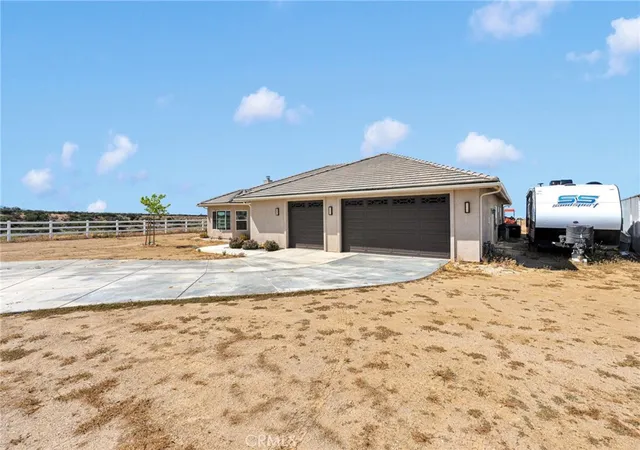 Photo 2 of Sale Pending at 9926 Fir St, Oak Hills, CA 92344 | MLS# HD26082297 | Listing updated on 2026-09-23