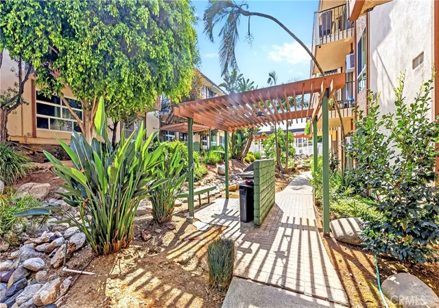 Homes for sale in Long Beach, CA | 5585 Pacific Coast, Long Beach, CA 90804 | Houzeo