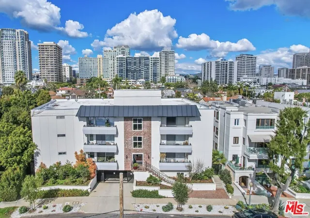 Homes for sale in Los Angeles, CA | 10725 Ohio Avenue, Los Angeles, CA 90024 | Houzeo