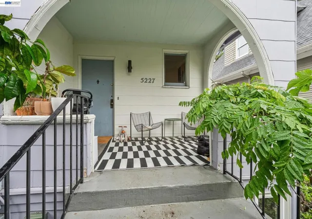 Photo 3 of Sale Pending at 5227 Locksley Ave, Oakland, CA 94618 | MLS# 41131401 | Listing updated on 2026-06-01