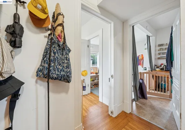 Photo 4 of Sale Pending at 5227 Locksley Ave, Oakland, CA 94618 | MLS# 41131401 | Listing updated on 2026-06-01