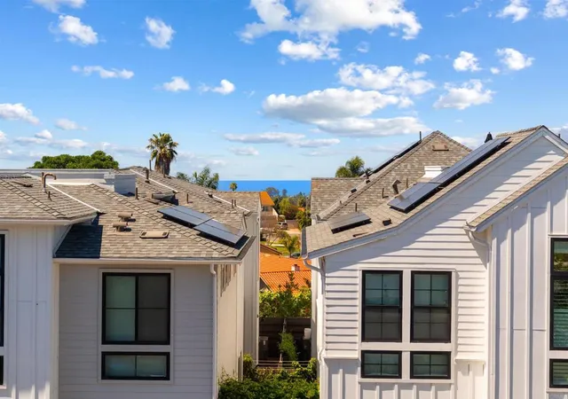 Homes for sale in Encinitas, CA | 1602 San Remo Pl #201, Encinitas, CA 92024 | MLS# NDP2603709