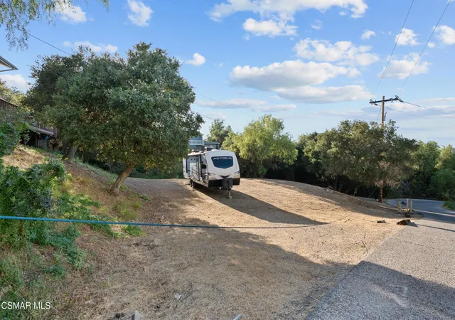 2nd image of 375 Acacia Ln, Newbury Park, CA 91320 | MLS# 226001781