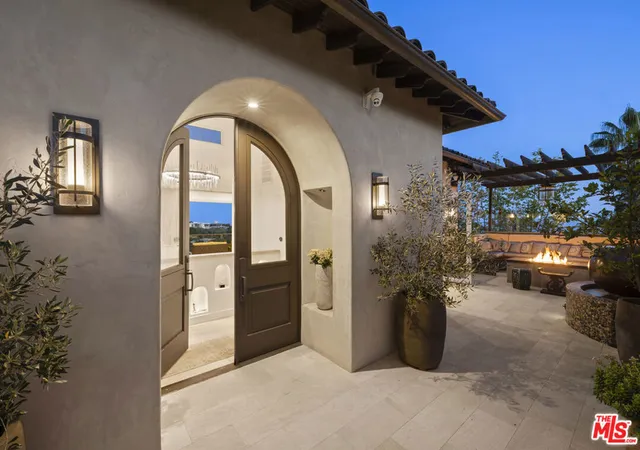 Homes for sale in Beverly Hills, CA | 1380 Summitridge Pl, Beverly Hills, CA 90210 | MLS# 26739843