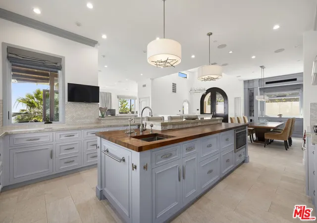 3rd image of 1380 Summitridge Pl, Beverly Hills, CA 90210 | MLS# 26739843