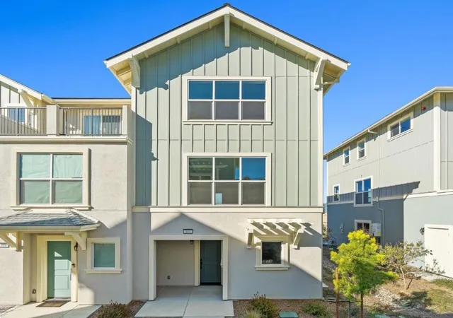 Photo 2 of Townhouse for sale at 413 Annie Dr, Watsonville, CA 95076 | MLS# ML82043571 | Listing updated on 2026-10-12