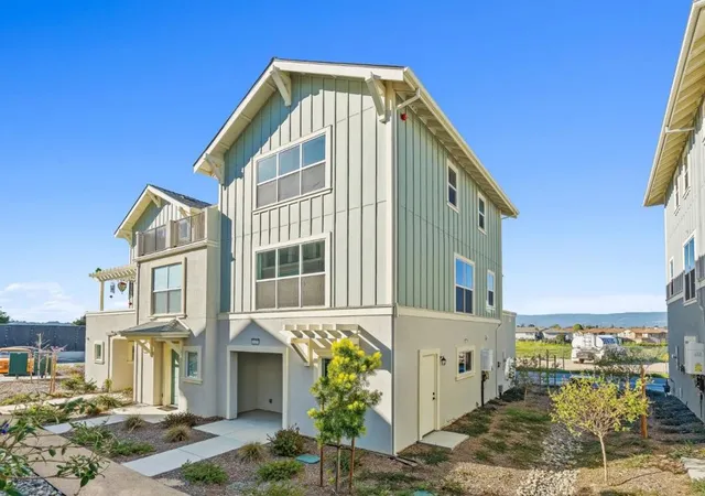 Photo 3 of Townhouse for sale at 413 Annie Dr, Watsonville, CA 95076 | MLS# ML82043571 | Listing updated on 2026-10-12